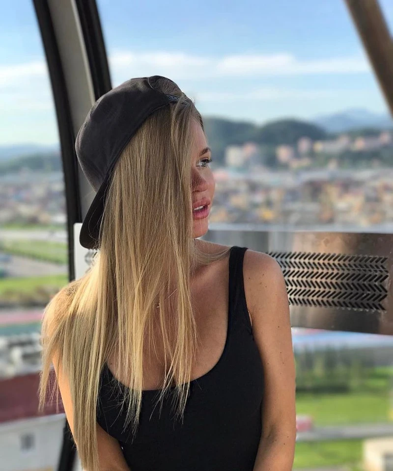 Елегантна краса: фотогалерея з привабливою молодою жінкою – фото 23