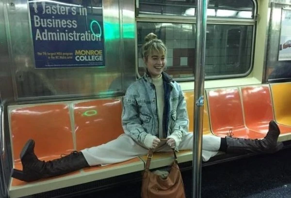 Елегантна красуня: фотогалерея з натяками на жіночу привабливість