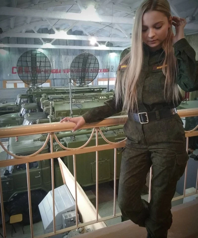 Елегантна краса: фотографії дівчини в стильному вбранні