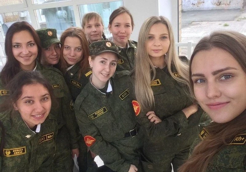 Елегантна краса: фотографії дівчини в стильному вбранні