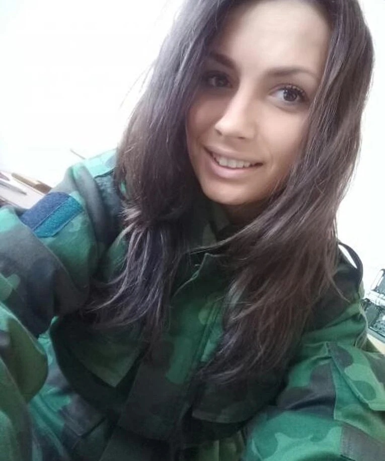 Елегантна краса: фотографії дівчини в стильному вбранні