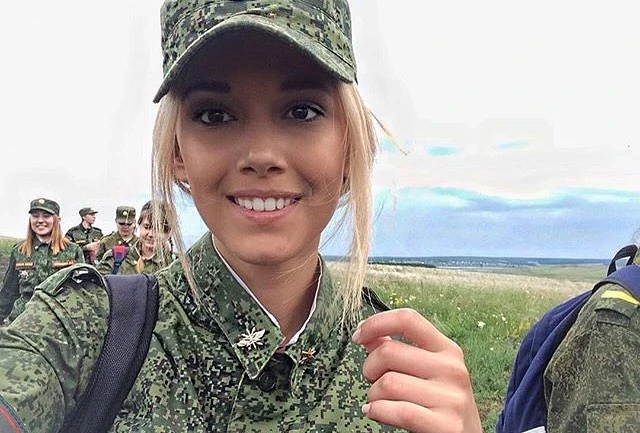 Елегантна краса: фотографії дівчини в стильному вбранні