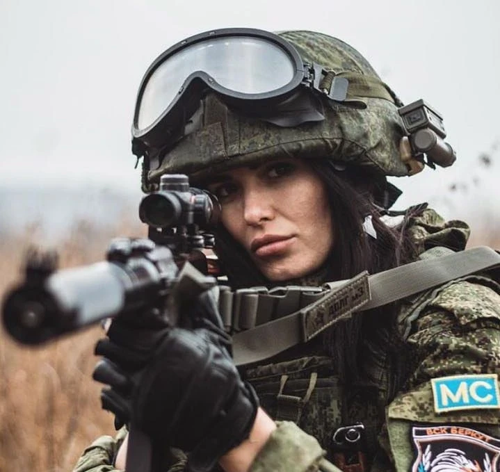 Елегантна краса: фотографії дівчини в стильному вбранні