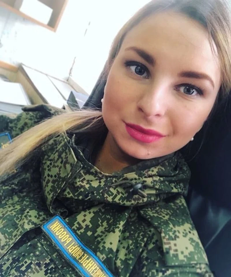 Елегантна краса: фотографії дівчини в стильному вбранні