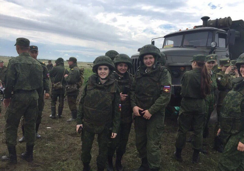Елегантна краса: фотографії дівчини в стильному вбранні