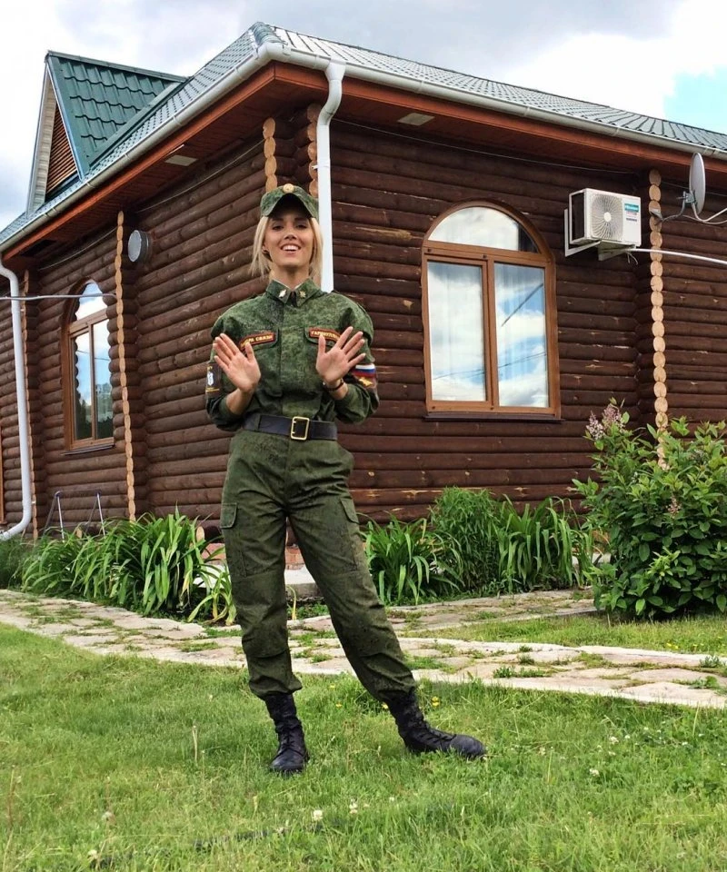 Елегантна краса: фотографії дівчини в стильному вбранні