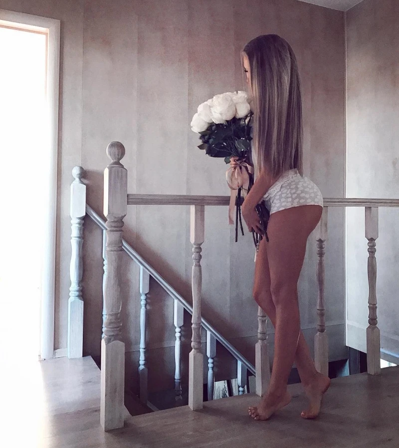Зачаровуюча краса: фотогалерея зі стильною дівчиною – фото 2