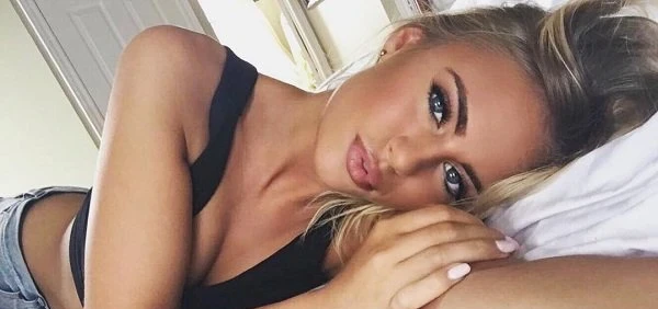 Зачаровуюча краса: фотогалерея зі стильною молодою жінкою – фото 15