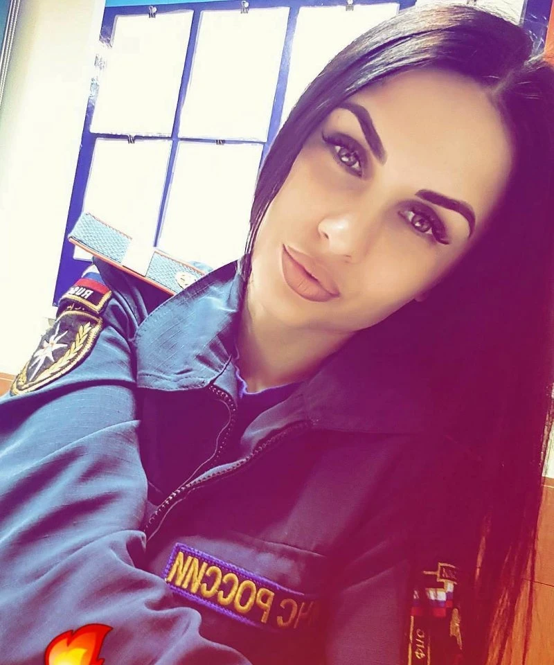 Зачаровуюча краса: фотогалерея з привабливою дівчиною