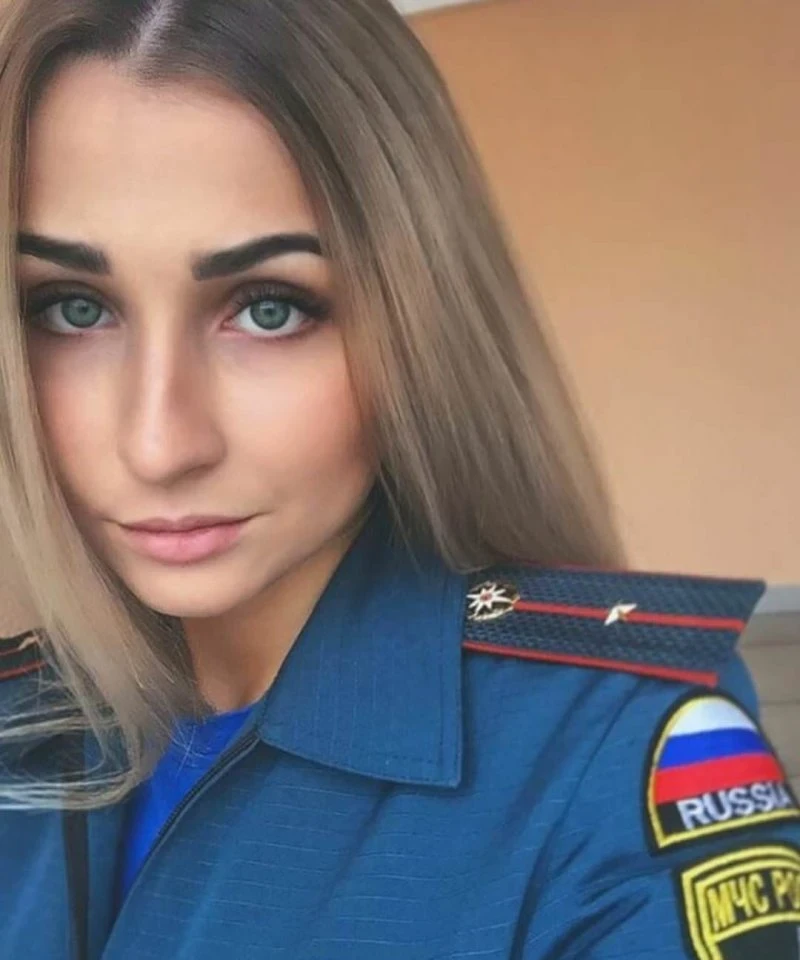 Зачаровуюча краса: фотогалерея з привабливою дівчиною – фото 16