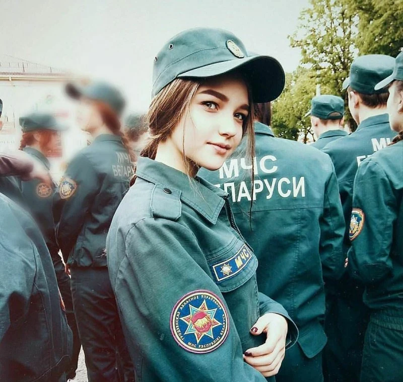 Зачаровуюча краса: фотогалерея з привабливою дівчиною – фото 22