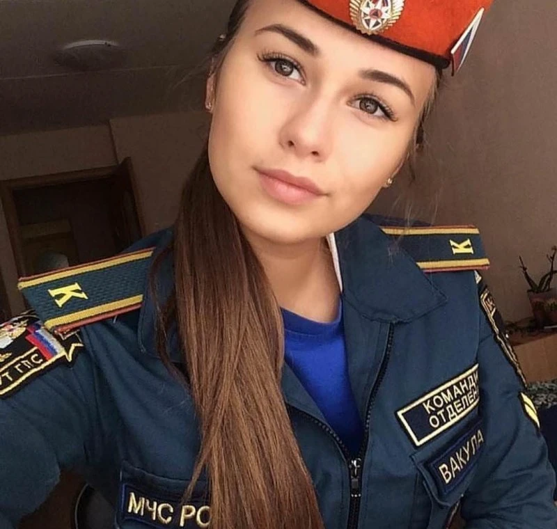 Зачаровуюча краса: фотогалерея з привабливою дівчиною – фото 23
