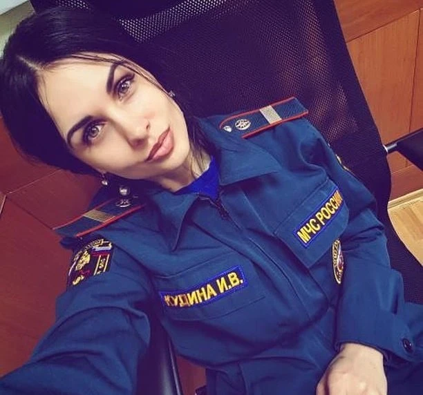 Зачаровуюча краса: фотогалерея з привабливою дівчиною – фото 25