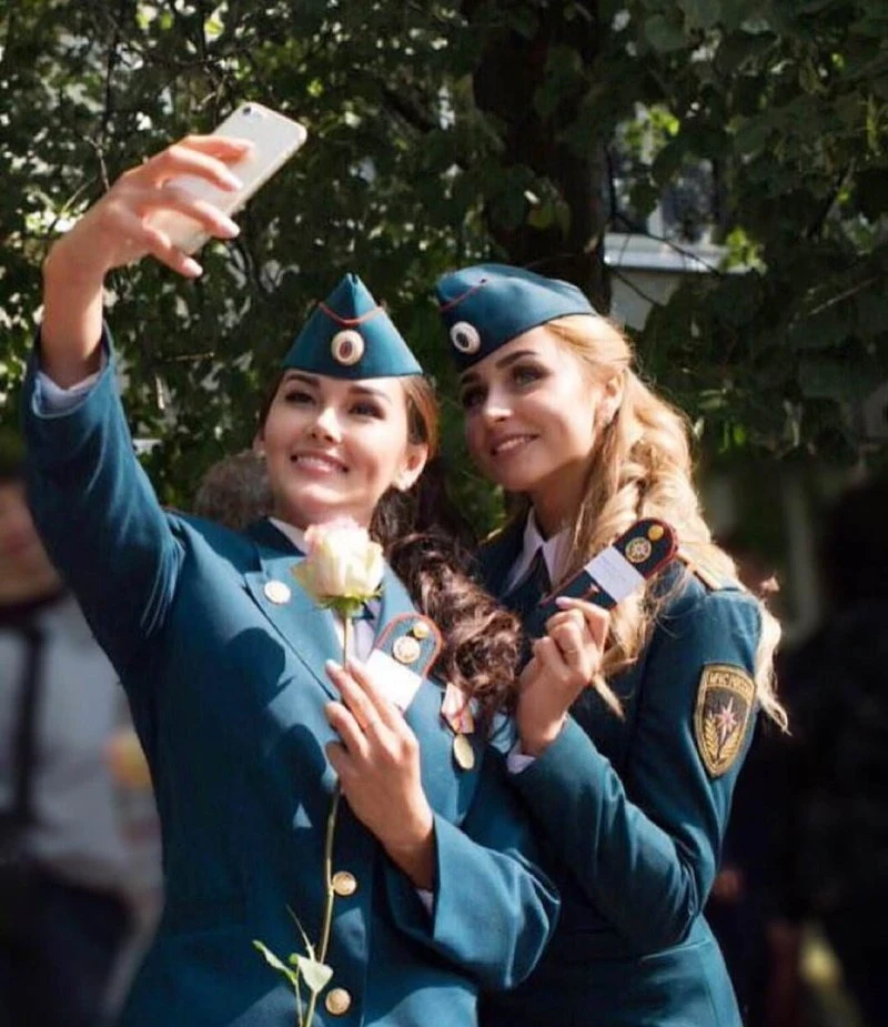 Зачаровуюча краса: фотогалерея з привабливою дівчиною – фото 32