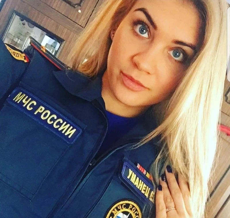 Зачаровуюча краса: фотогалерея з привабливою дівчиною – фото 4