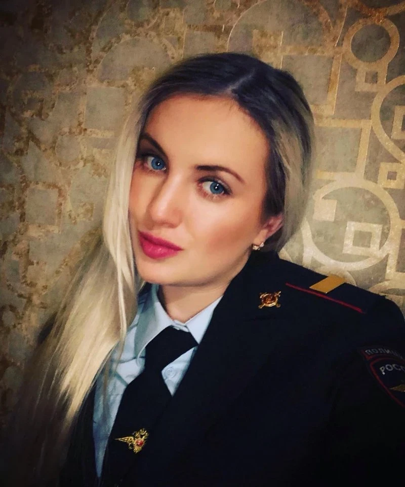 Елегантна красуня: фотогалерея з вишуканими образами – фото 21