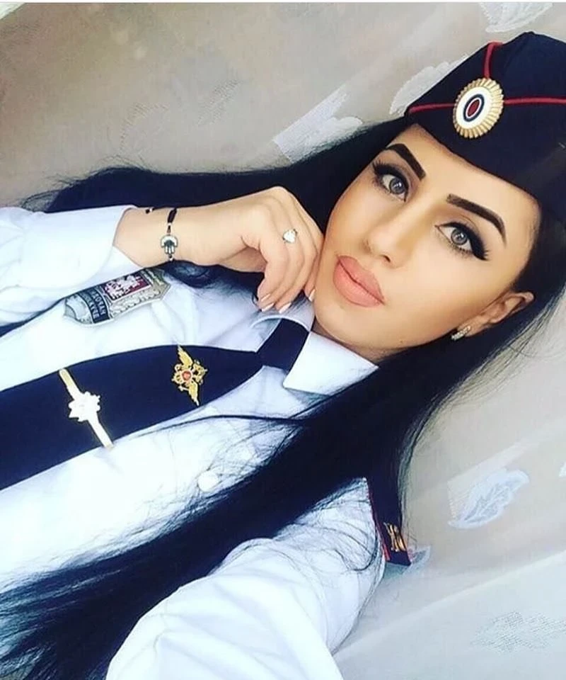 Елегантна красуня: фотогалерея з вишуканими образами – фото 34