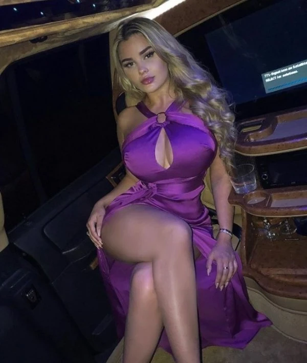 Елегантна краса: фотогалерея з витонченою дівчиною – фото 19