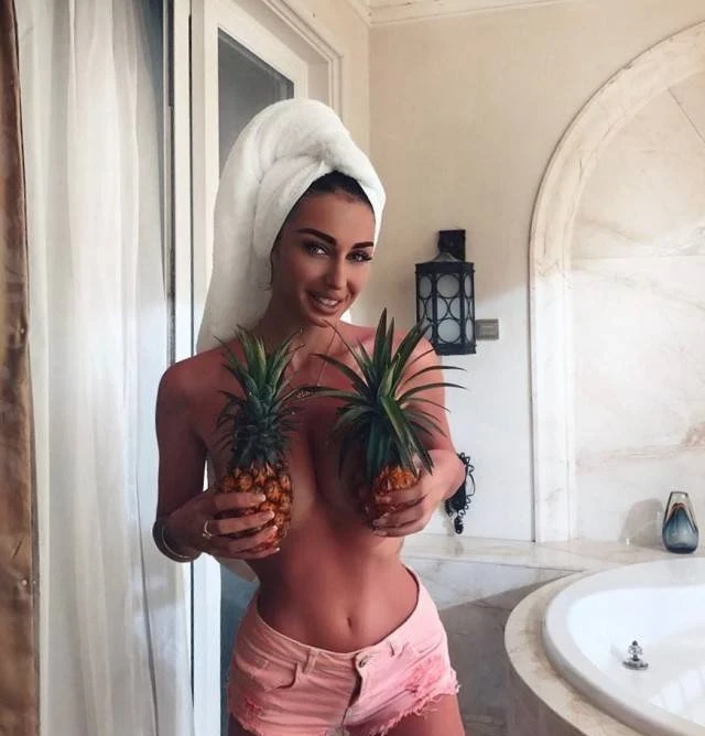Елегантна красуня: фотогалерея зі стильною дівчиною – фото 38
