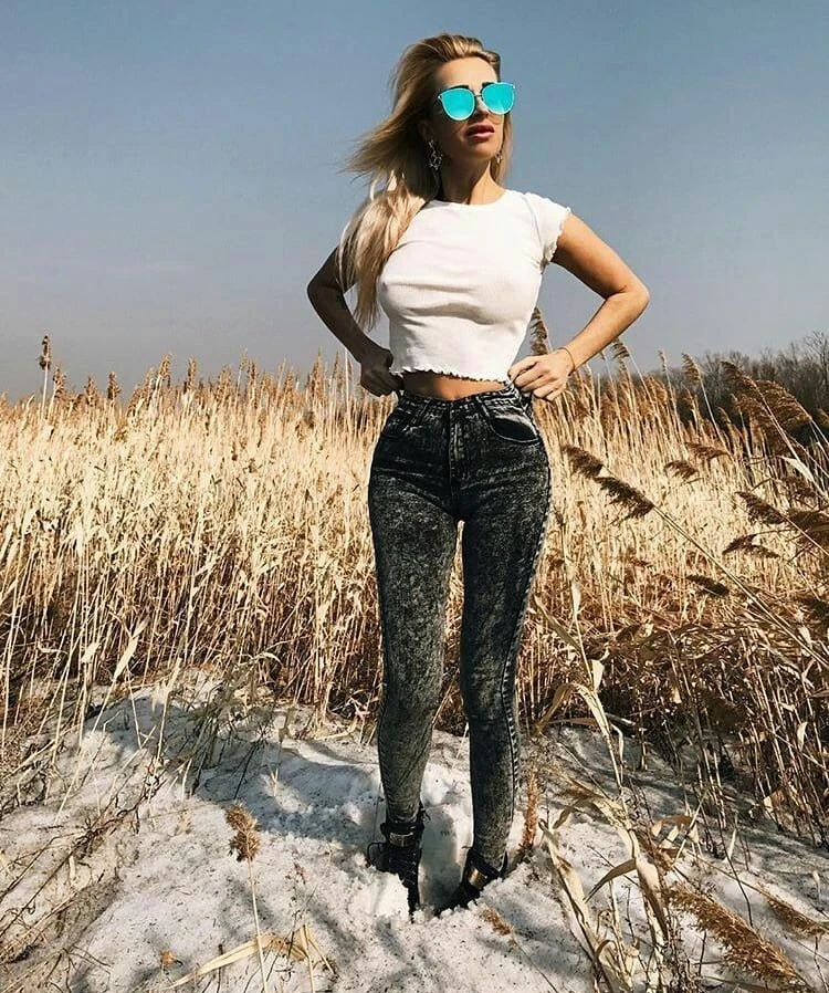 Зачаровуюча краса: фотогалерея з виразною молодою жінкою – фото 21
