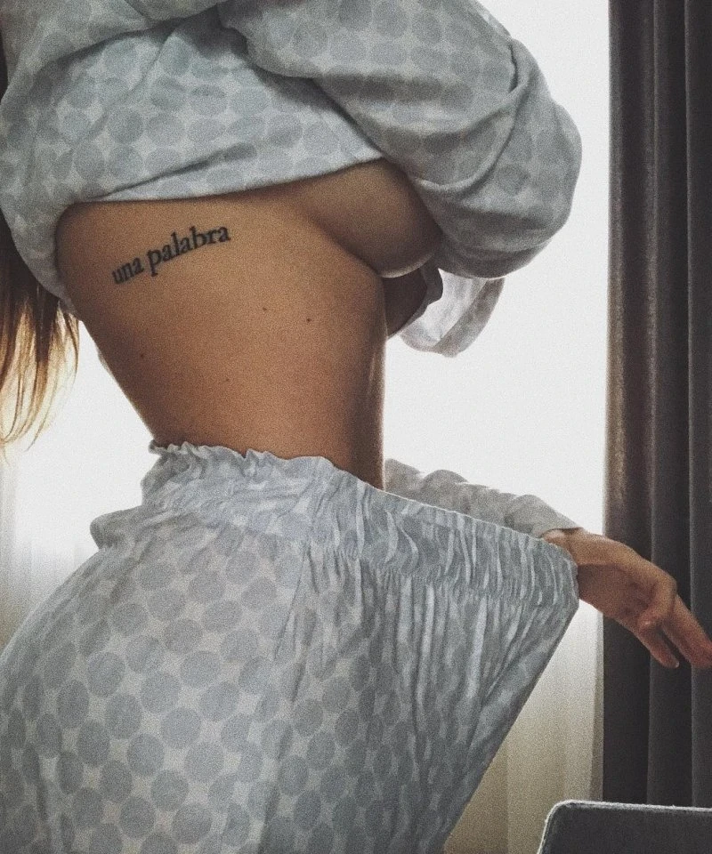 Елегантна краса: фотогалерея з вишуканою дівчиною – фото 24