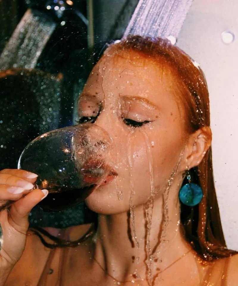 Зачаровуюча краса: фотогалерея з привабливою молодою жінкою – фото 22