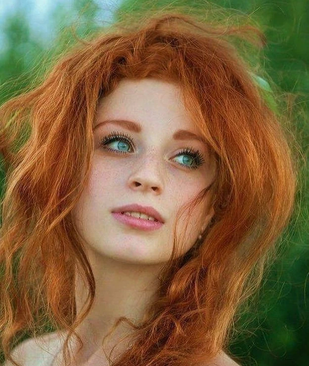 Зачаровуюча краса: фотогалерея з привабливою молодою жінкою – фото 32