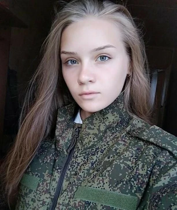 Зачарована краса: фотогалерея з вишуканою дівчиною – фото 17