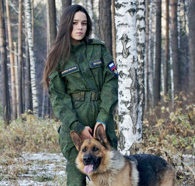 Зачарована краса: фотогалерея з вишуканою дівчиною – фото 19