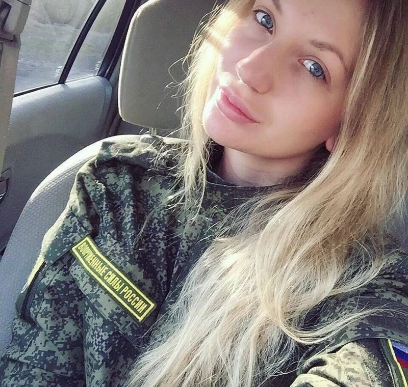 Зачарована краса: фотогалерея з вишуканою дівчиною – фото 28