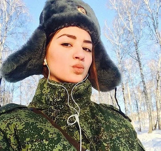 Зачарована краса: фотогалерея з вишуканою дівчиною – фото 31