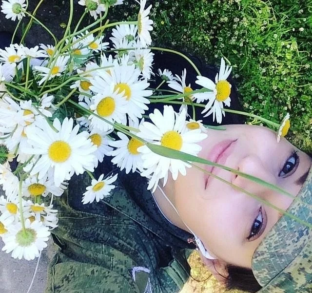 Зачарована краса: фотогалерея з вишуканою дівчиною – фото 32