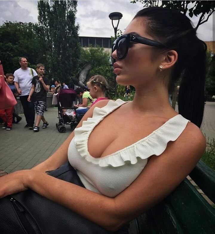 Заворожлива краса: фотогалерея з витонченою дівчиною