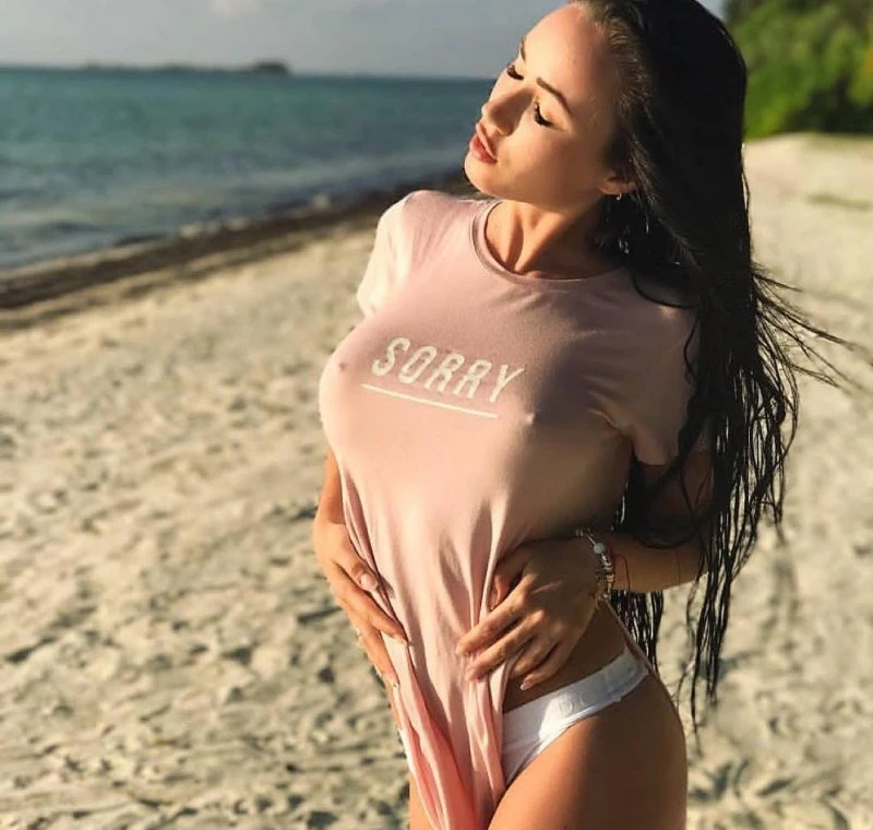 Заворожлива краса: фотогалерея зі стильною дівчиною – фото 48