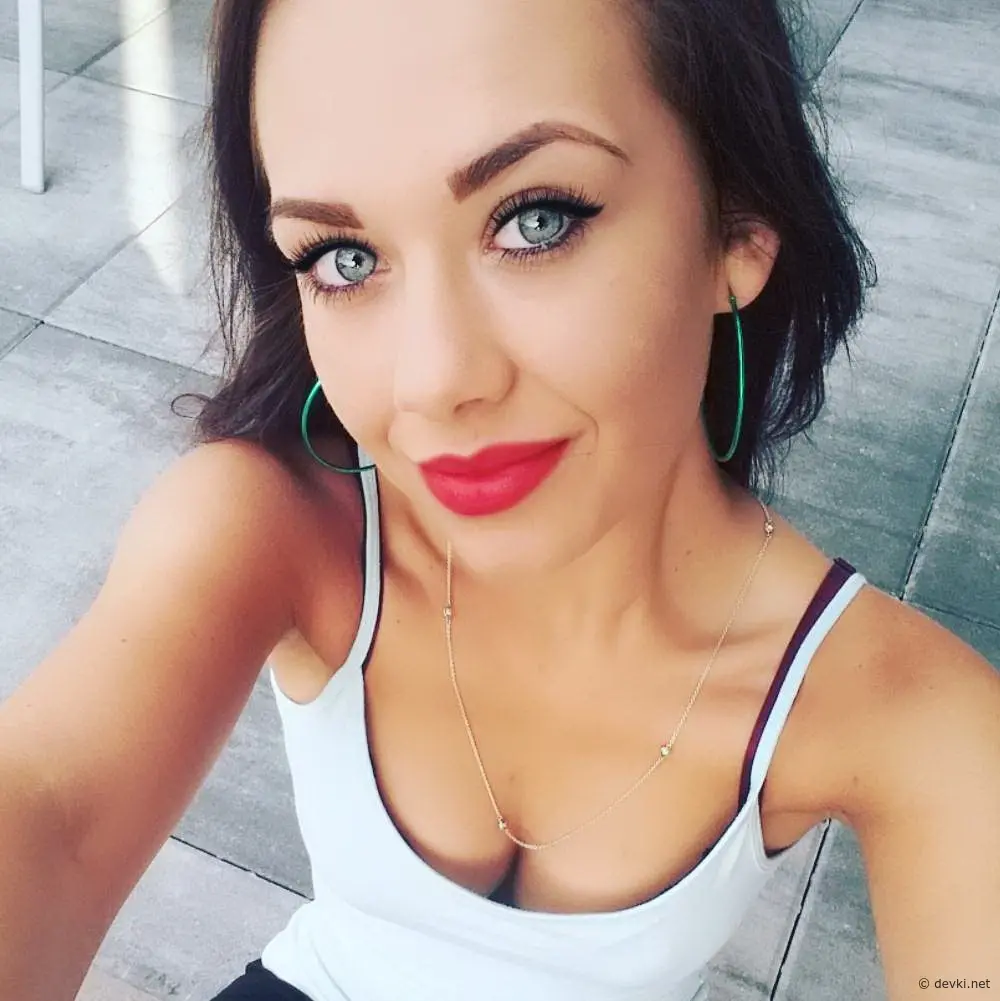 Елегантна краса: фотогалерея з витонченою дівчиною