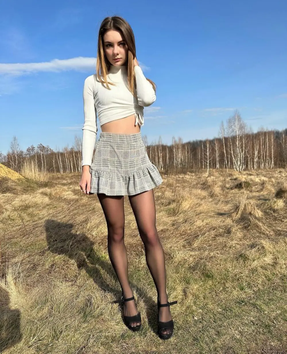 Чарівна красуня: фотогалерея звабливої молодої дівчини – фото 5