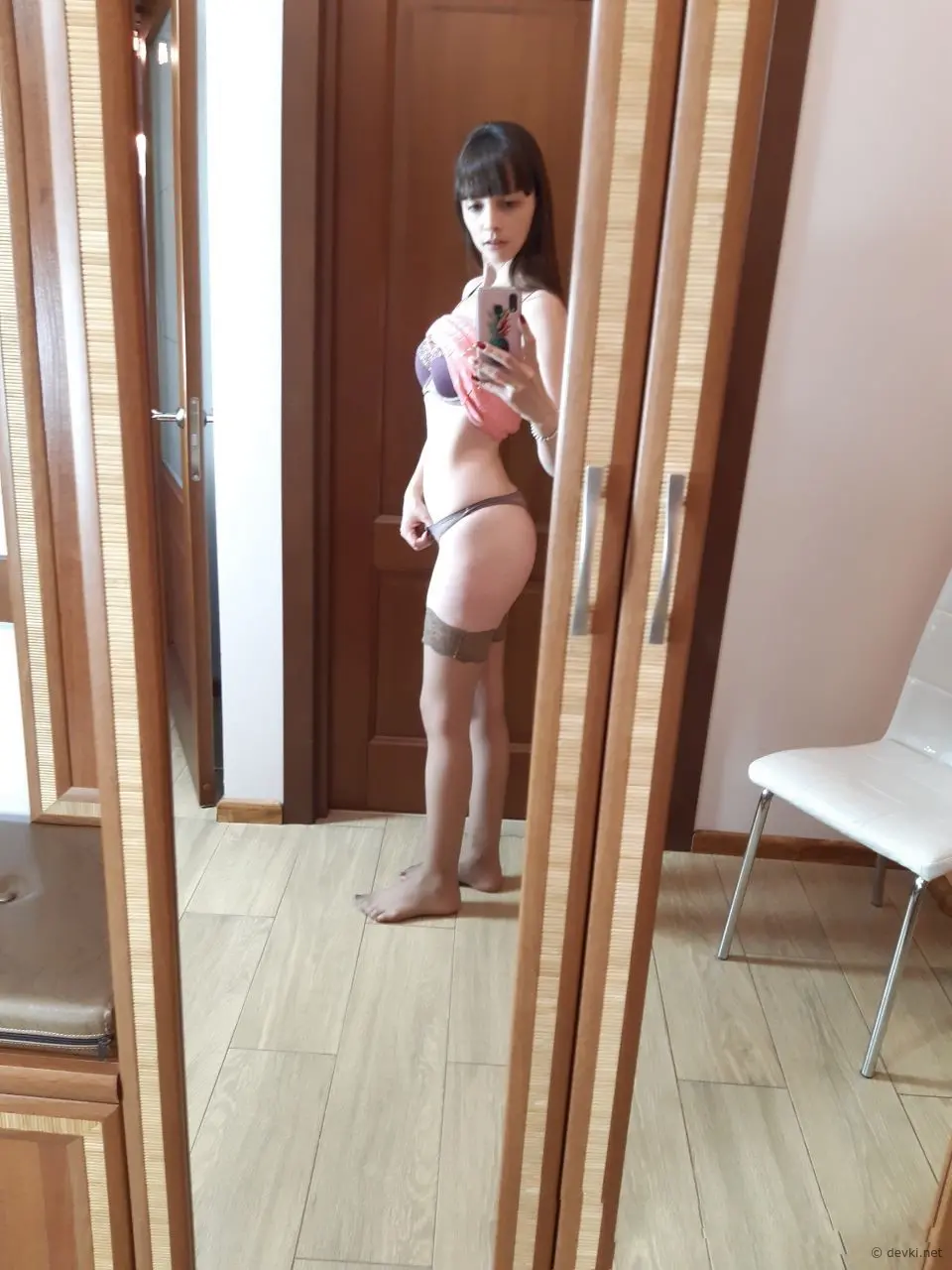 Зачарована краса: фотогалерея зі стильною дівчиною